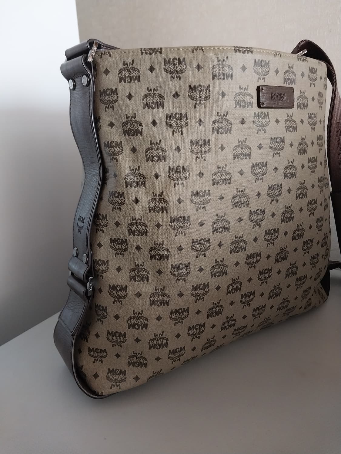 엠씨엠 비세토스 크로스백 상품이미지5