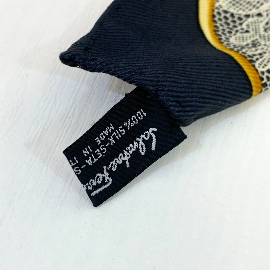 페라가모 스퀘어 실크 스카프 90 lily lace   상품이미지6