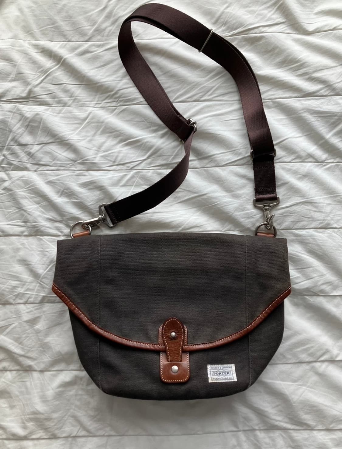 요시다포터 X 메디콤토이 콜라보 크로스백 상품이미지1