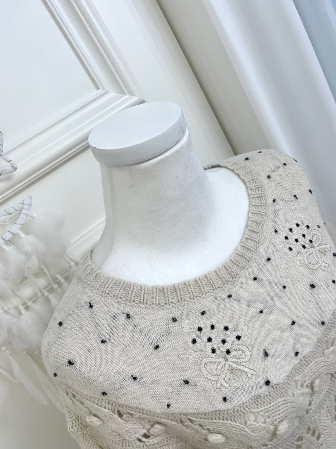 ivory embroidery point twist pocket swea 상품이미지9