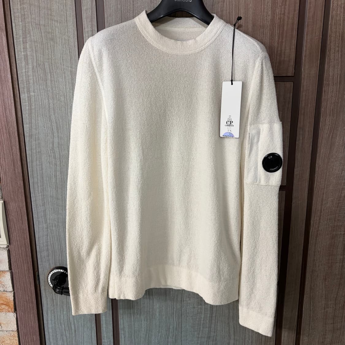 [새상품]씨피컴퍼니 CP컴퍼니 렌즈 와펜 크루넥 니트 아이보리 상품이미지2