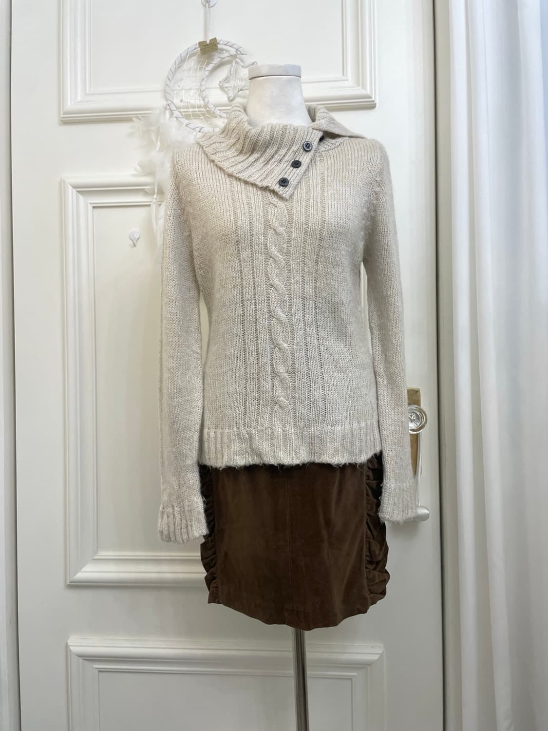 beige ivory button turtle-neck sweater 상품이미지1