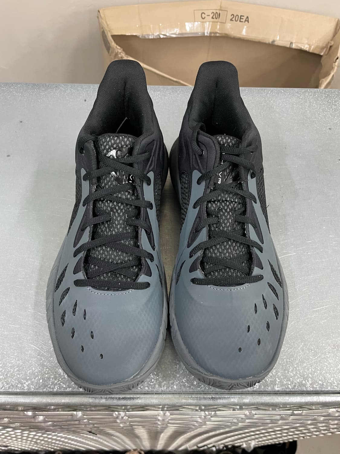 언더아머 하복 3 그레이 메탈릭 실버 265 상품이미지5