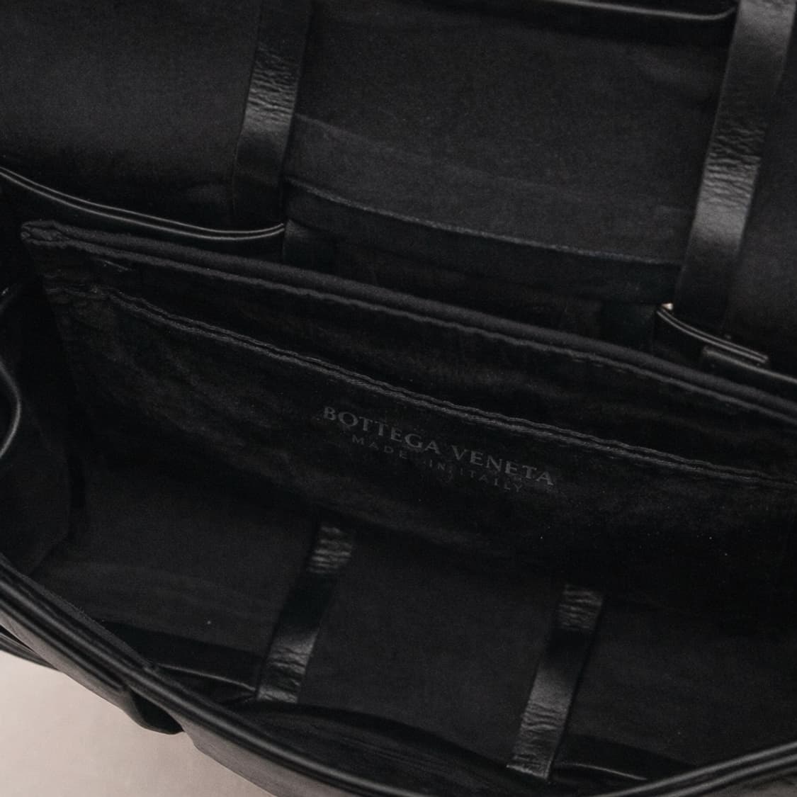 [S급] 보테가베네타 미니 레더 카세트백 판매합니다!!! 상품이미지3