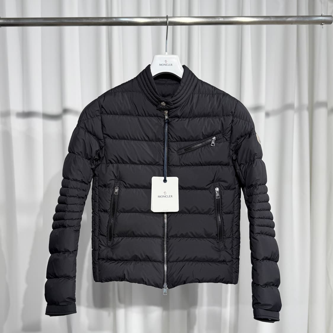 [정품][새상품] 몽클레르 오띠 쇼트 다운 패딩 2사이즈 상품이미지1