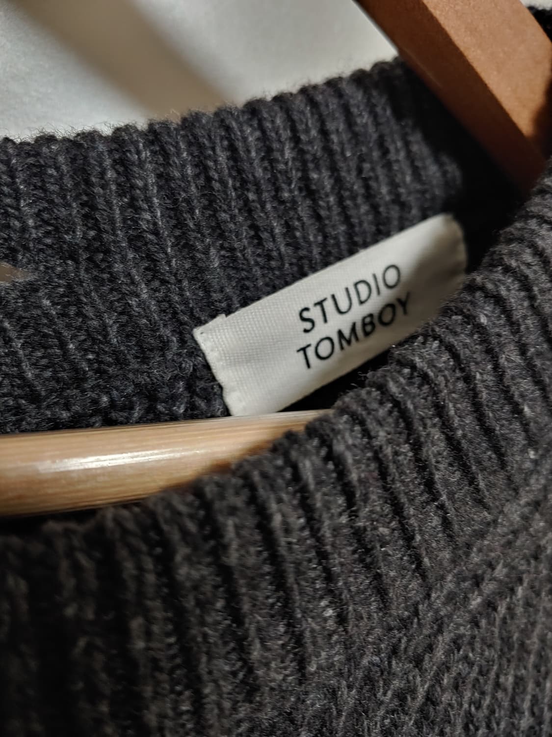 스튜디오톰보이 2024 23만대 백버튼풀오버 상품이미지8