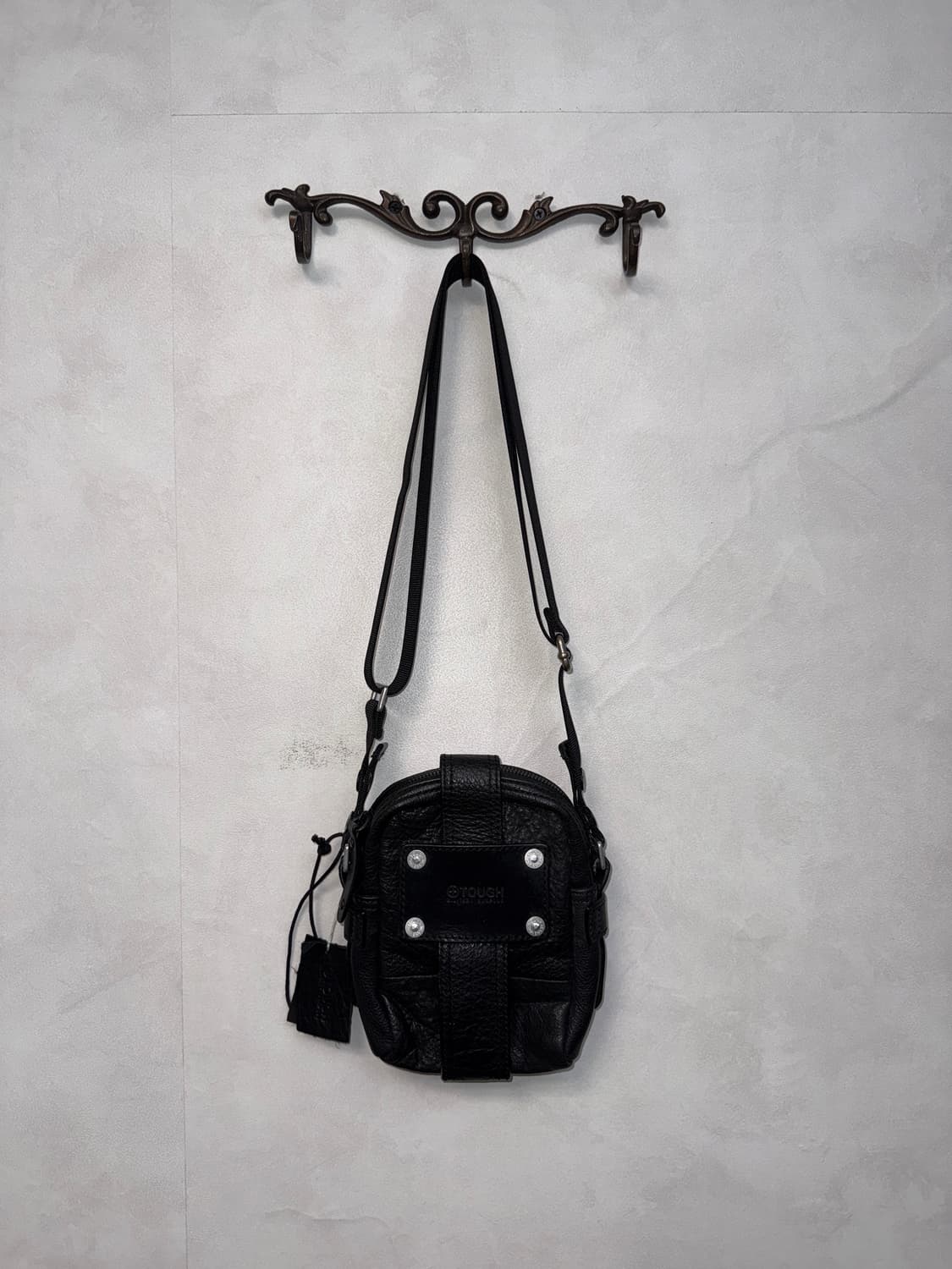 TOUGH jeansmith black leather stud 크로스백 상품이미지1