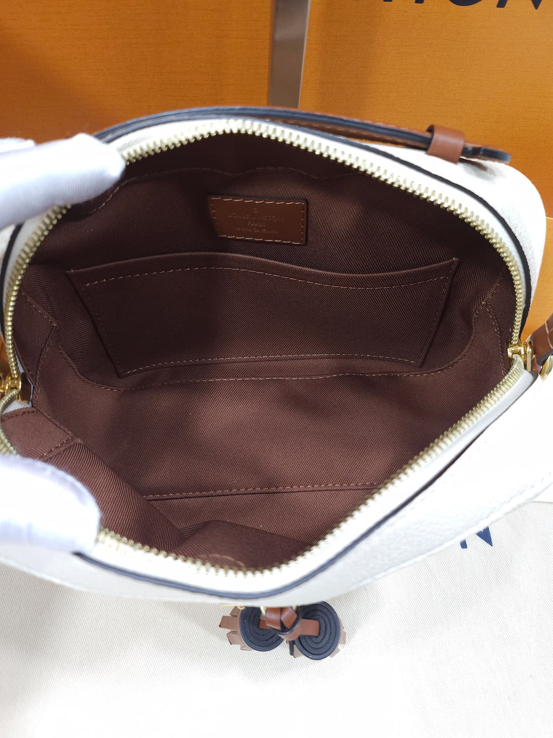 [정품] LV루이비통 앙프렝뜨 생통주 크림 M44597 상품이미지9