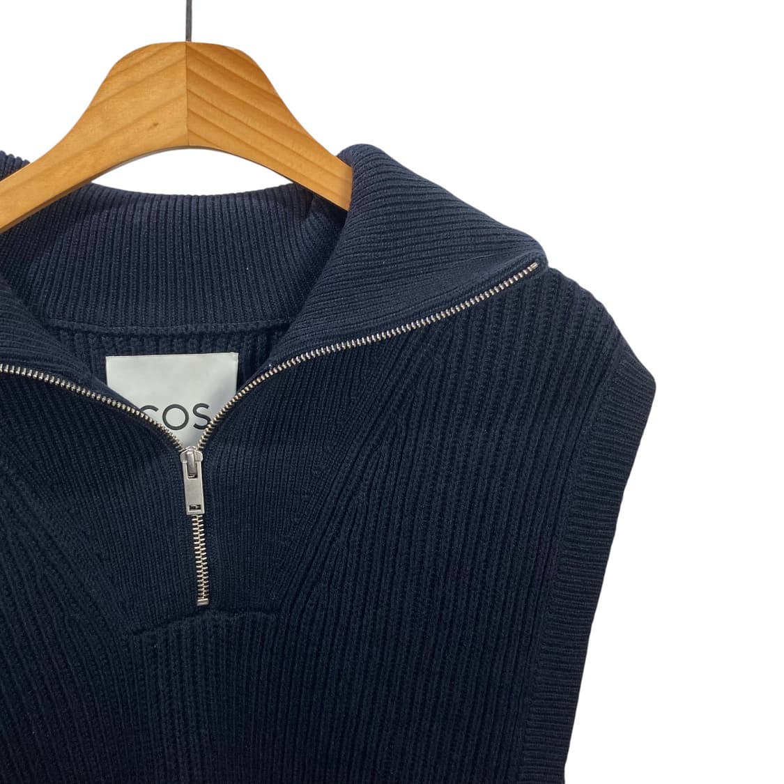 Cos 블랙 카라넥 니트 베스트 상품이미지3