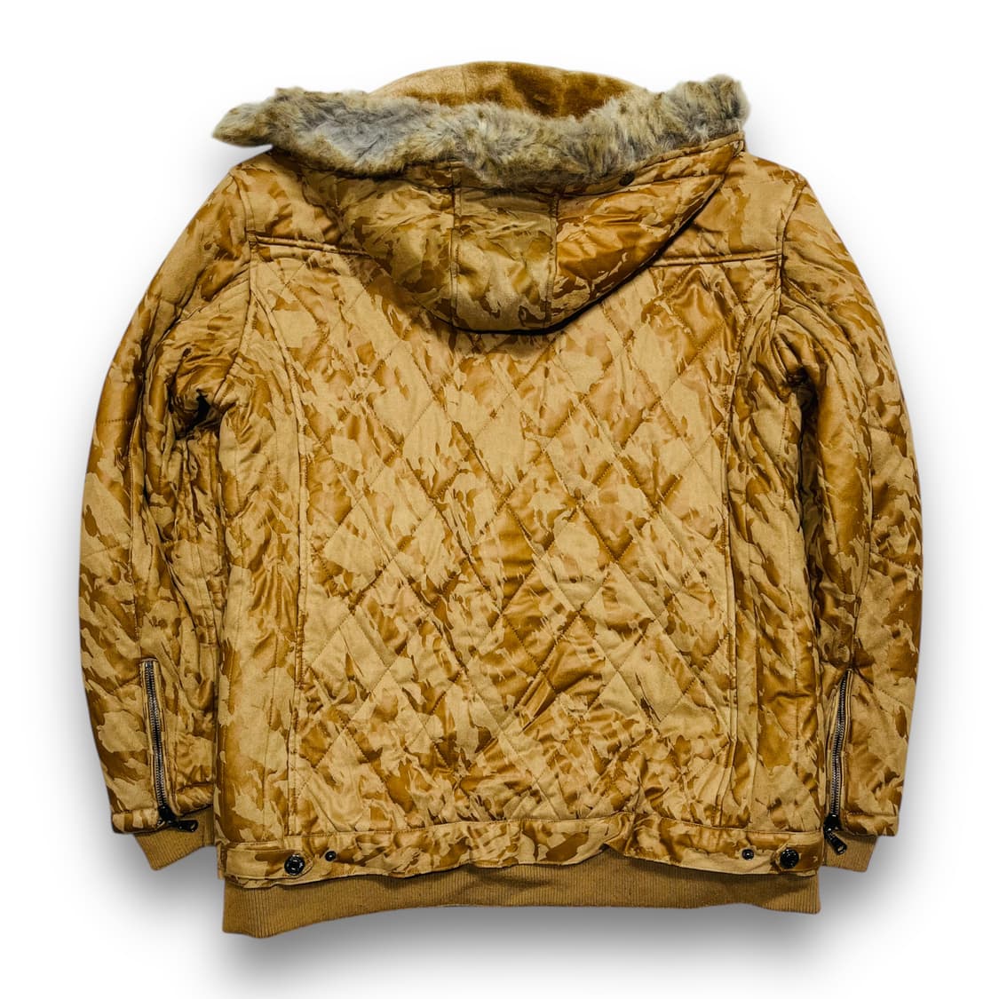 인 더 애틱 카모 카페라떼 트리밍 퍼 후디 집업 상품이미지4