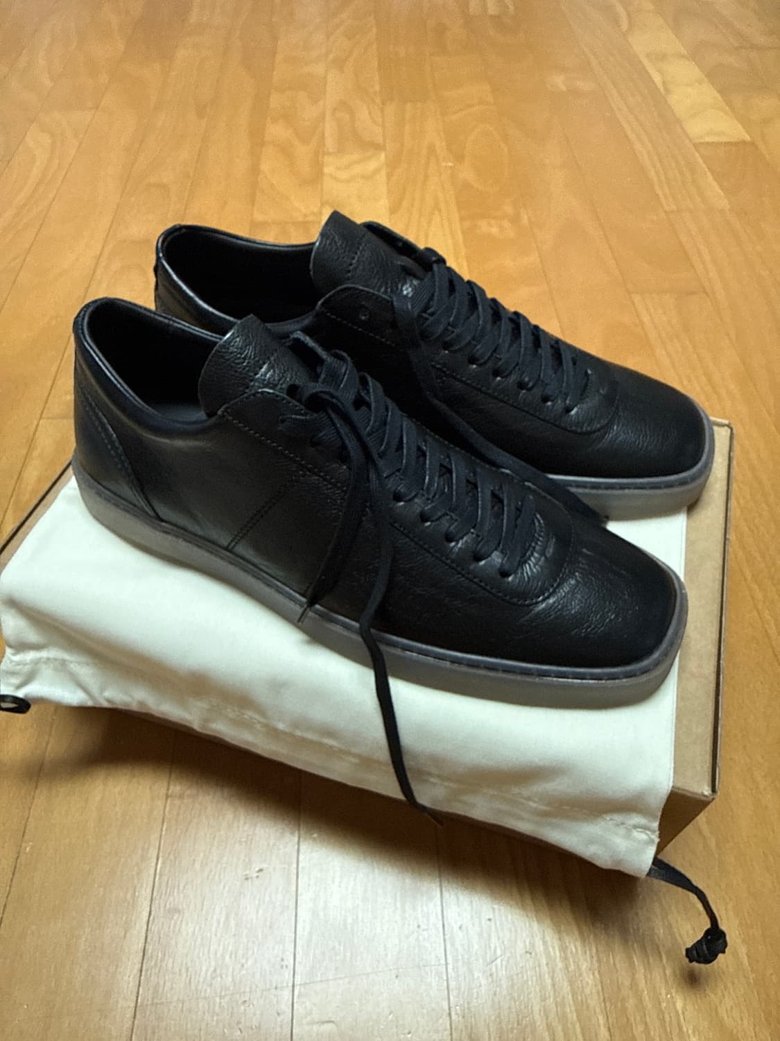 Lemaire 블랙 리놀륨 스니커즈 44size 상품이미지3