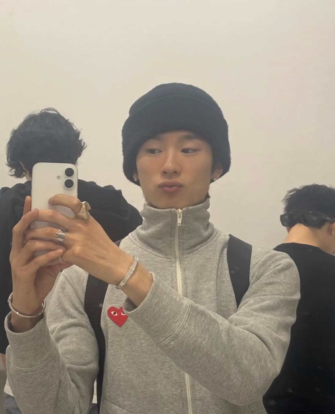 꼼데가르송 5 하트 집업 스웨트셔츠 그레이 져지 나우아임영 착용 상품이미지2