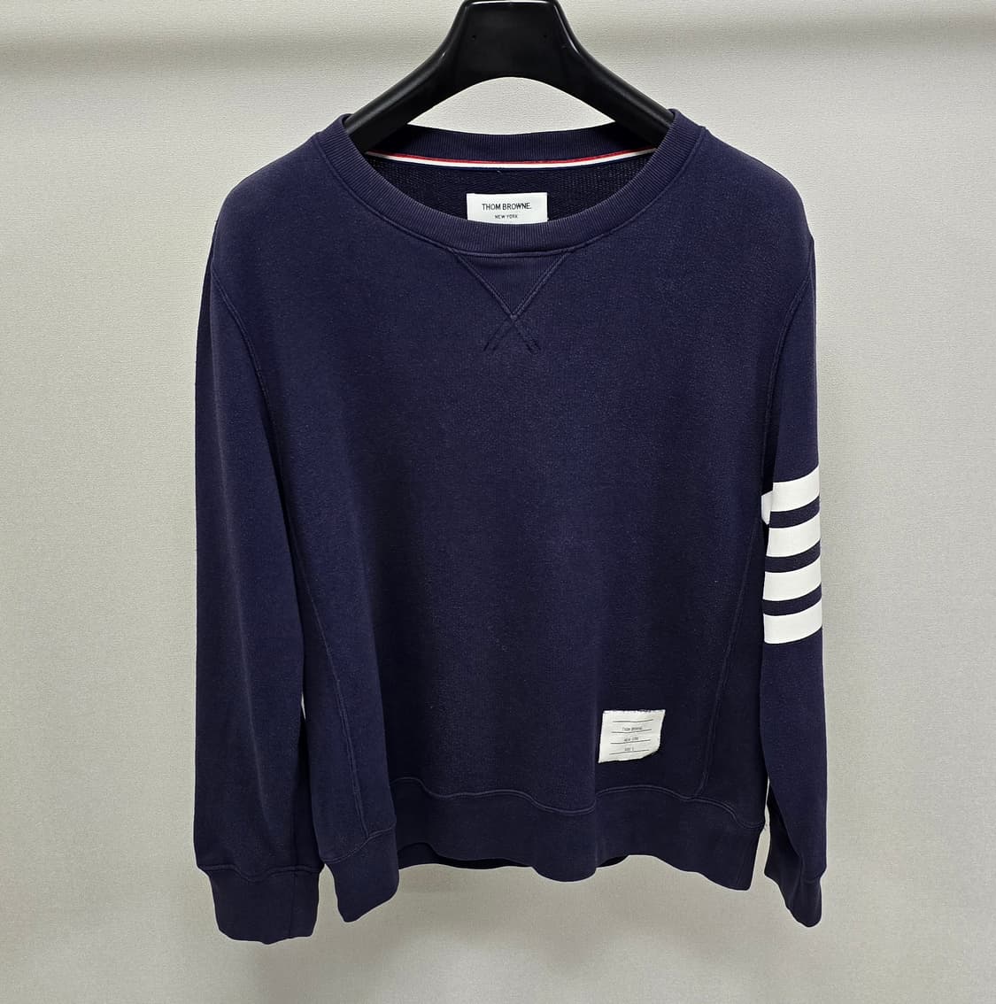 톰브라운 사선 완장 맨투맨 2사이즈 95 100 판매 상품이미지1