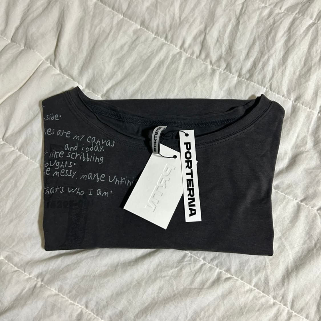 포르테나 보트넥 그래픽 롱슬리브 (차콜) 상품이미지4