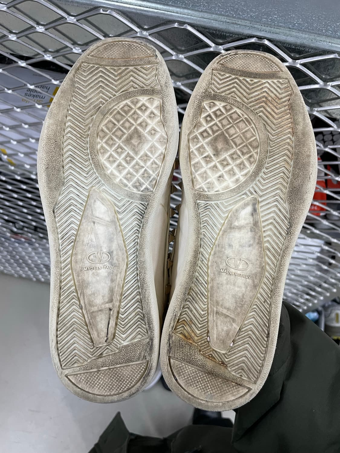 발렌티노 락스터드 스니커즈 37.5 상품이미지6