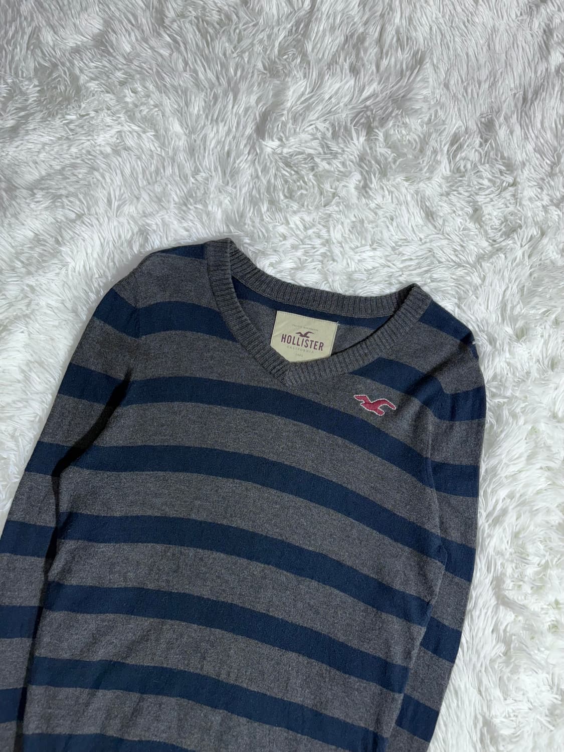 홀리스터 스몰로고 브이넥 니트  상품이미지4