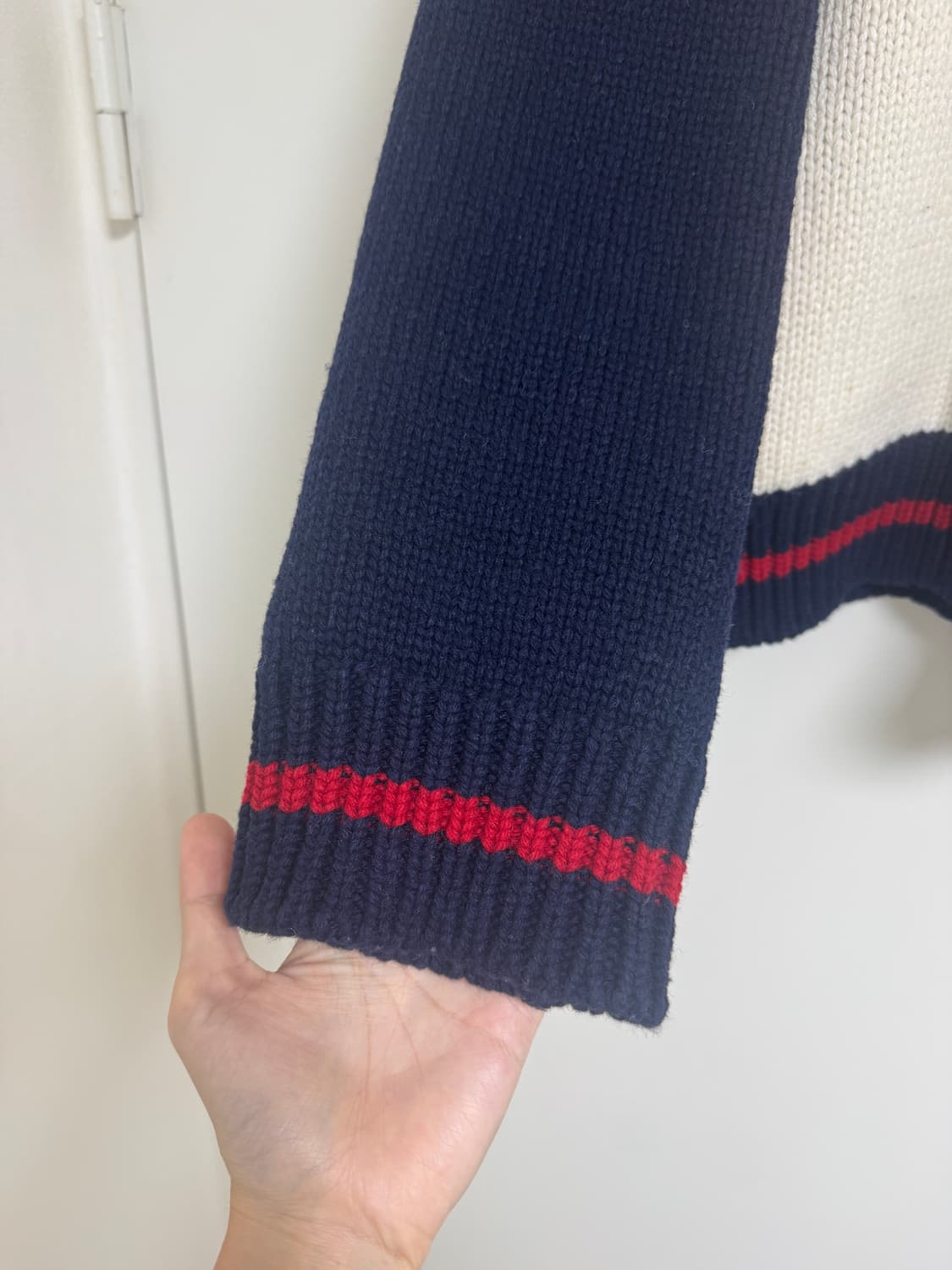 어그스트 mignon zip up sweater 상품이미지5