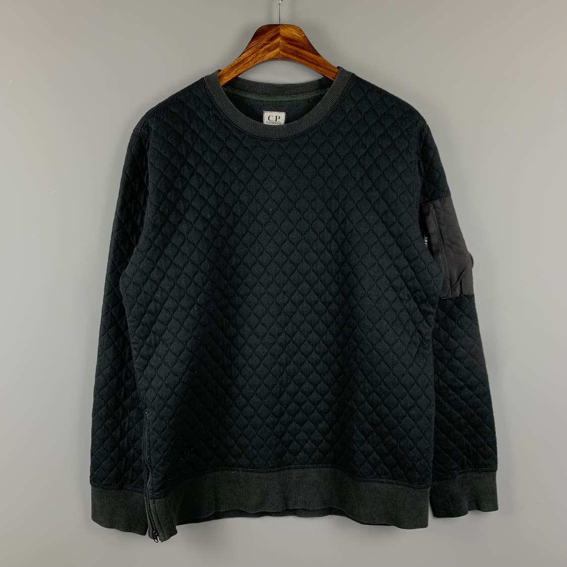 CP 컴퍼니 렌즈 와팬 퀼팅 맨투맨 상품이미지2