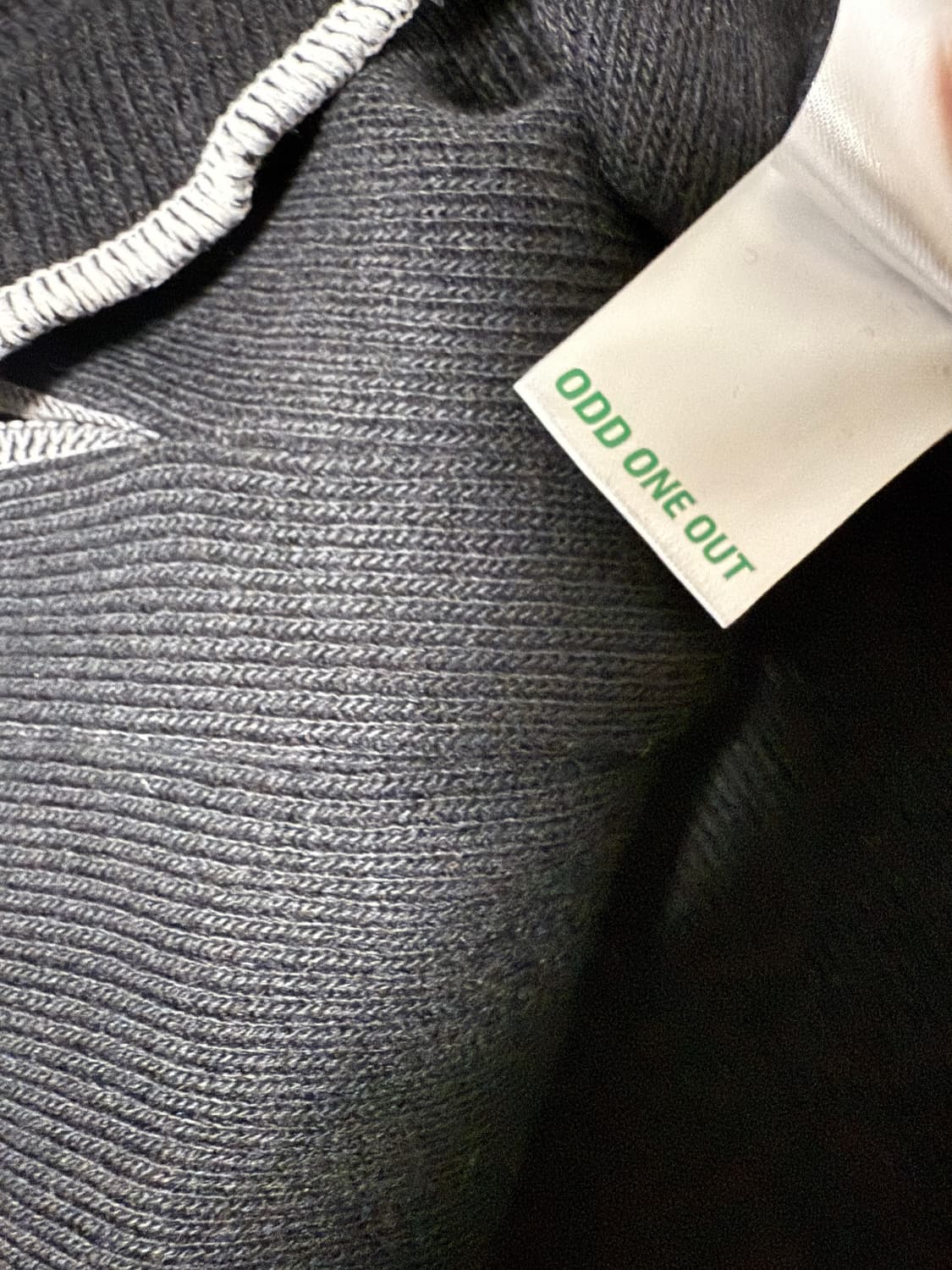 오드원아웃 핀턱 피큐 티셔츠 블랙 상품이미지9