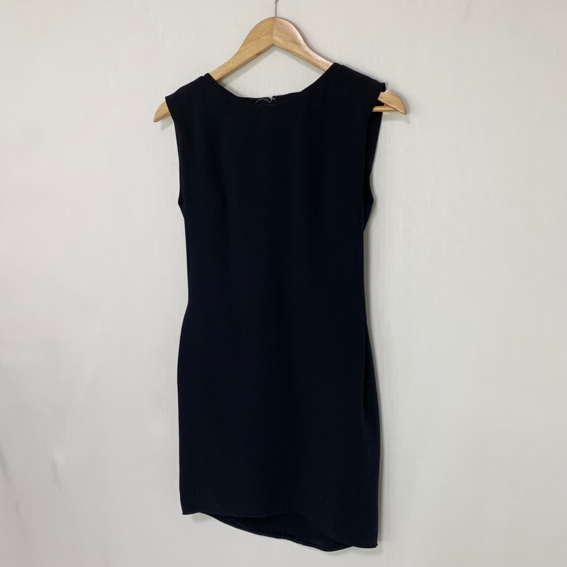 한섬 타임 백 핀턱 드레이프 슬리브리스 원피스 아카이브무드 상품이미지3