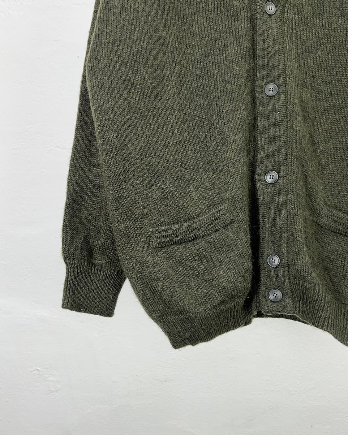 버버리 올리브 그린 램스 울 더블 포켓 브이넥 니트 가디건 상품이미지4