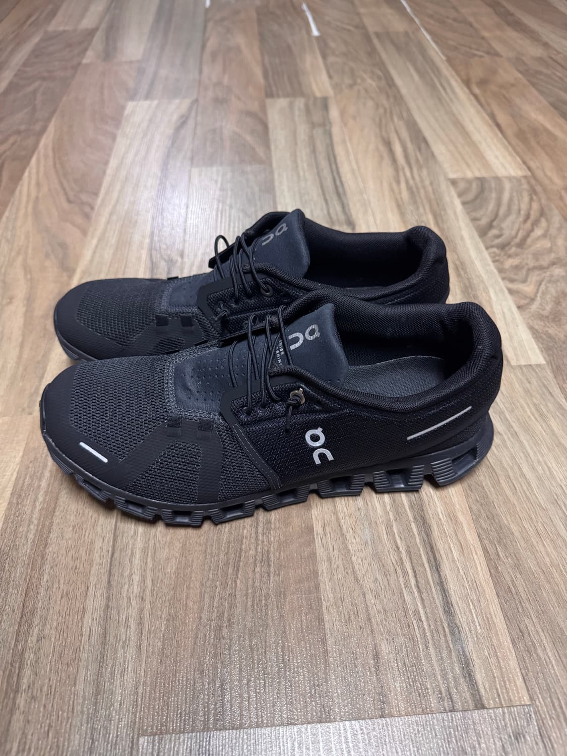 온러닝 클라우드5 올 블랙 42 265 상품이미지5