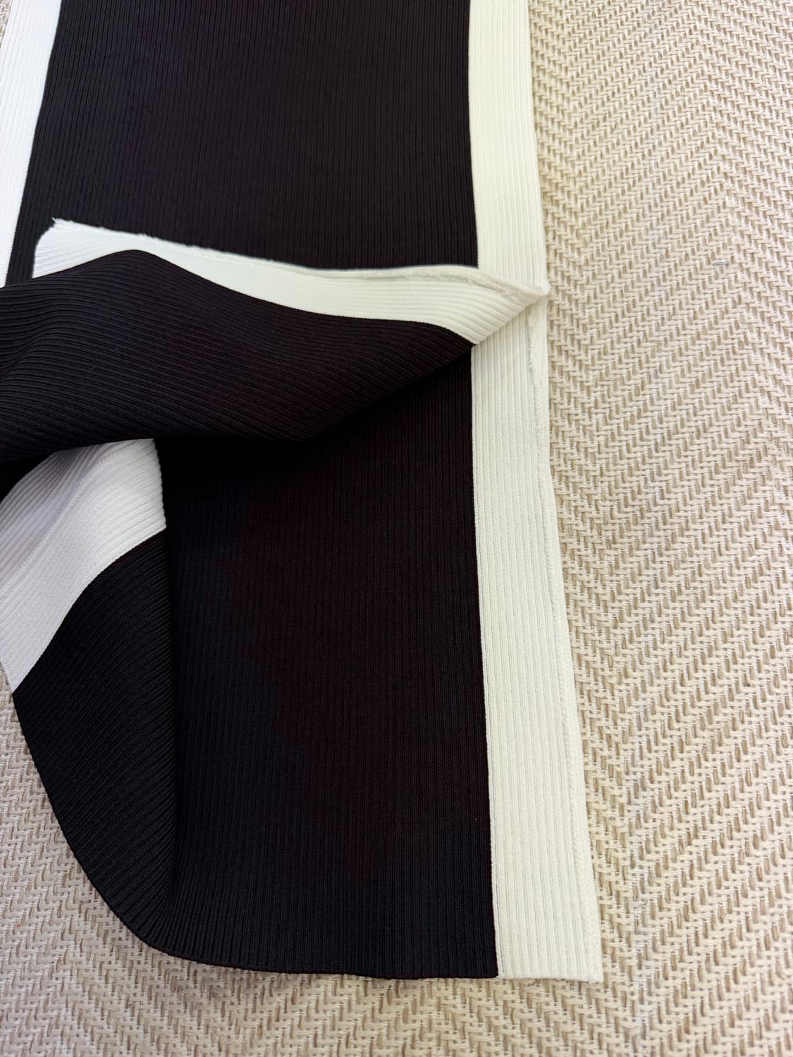 정품) 마이클코어스 블랙 화이트 배색 니트 스커트 S 상품이미지6