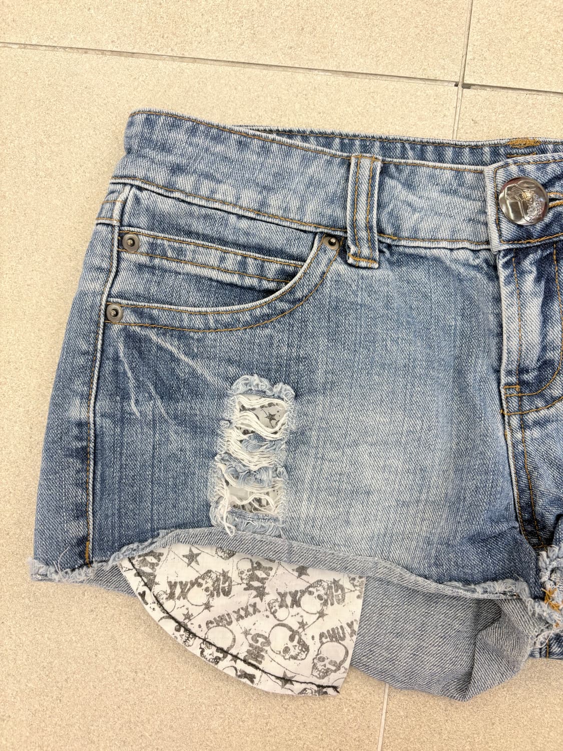 스컬 스터드 숏츠 상품이미지3