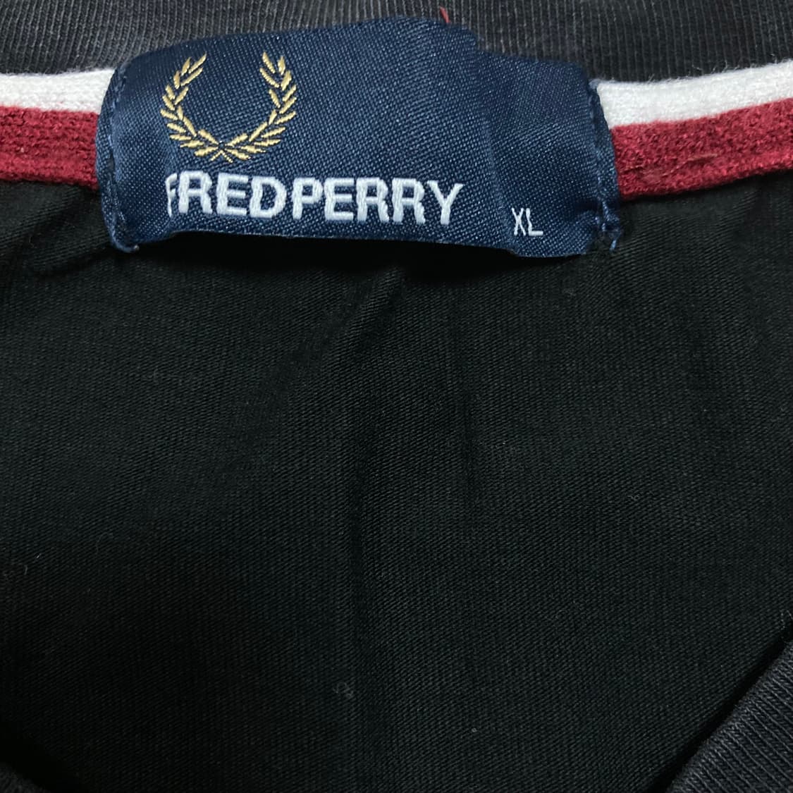 프레드 페리 스몰 로고 블랙 반팔티 상품이미지3