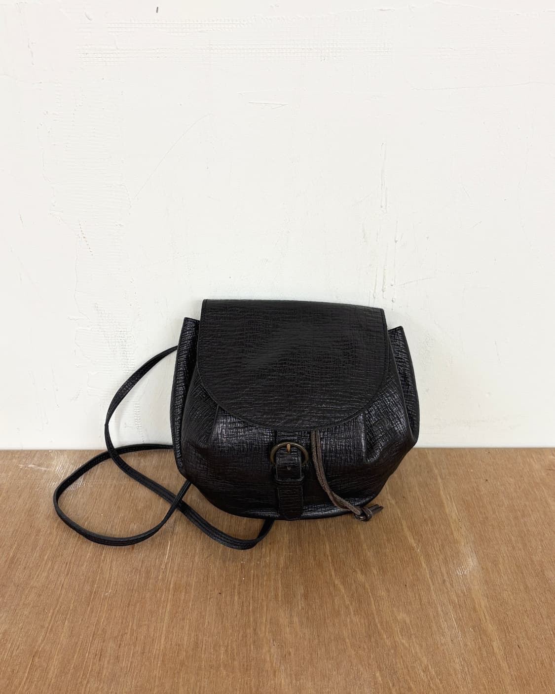 장 폴 고티에 블랙 레더 크로스백 상품이미지3