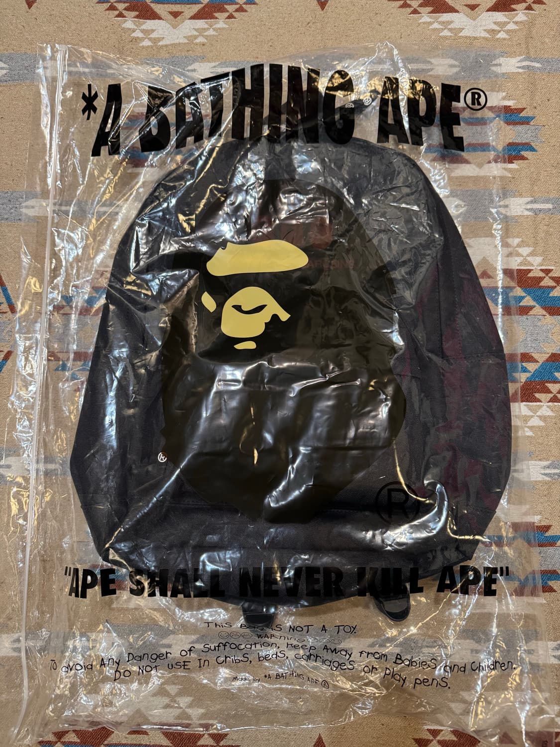 [OS] 베이프 x 꼼데가르송 오사카 백팩 블랙  상품이미지7