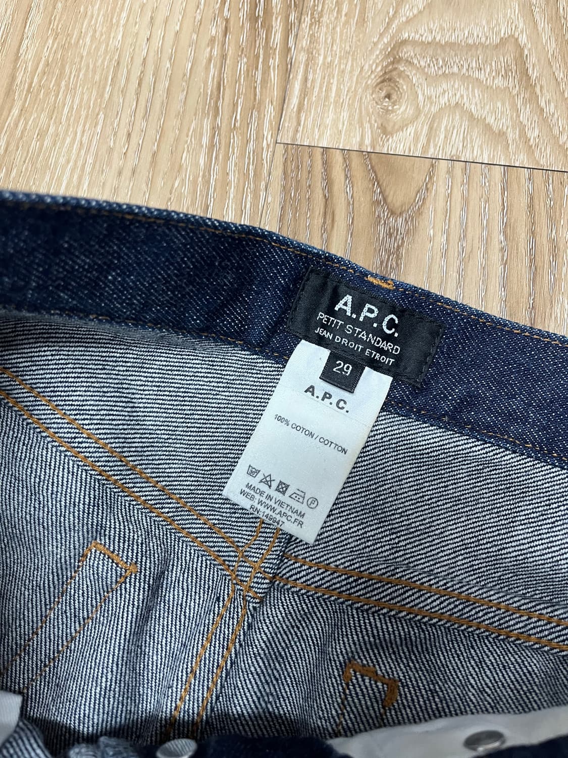 APC 쁘띠스탠다드 산드로 셀비지데님 29 상품이미지6