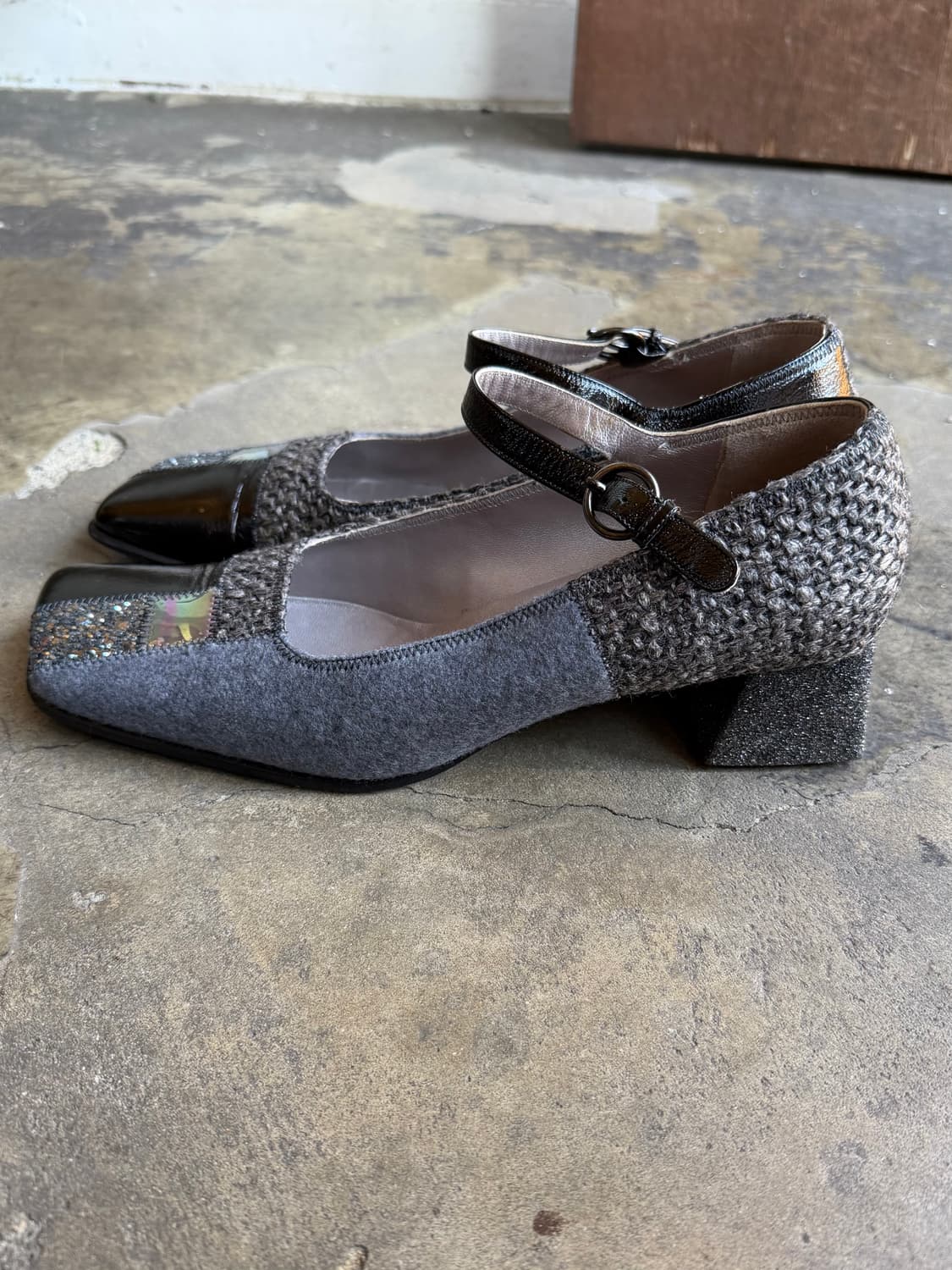 early 00s 미우 미우 그레이 스퀘어토 키튼힐 상품이미지3