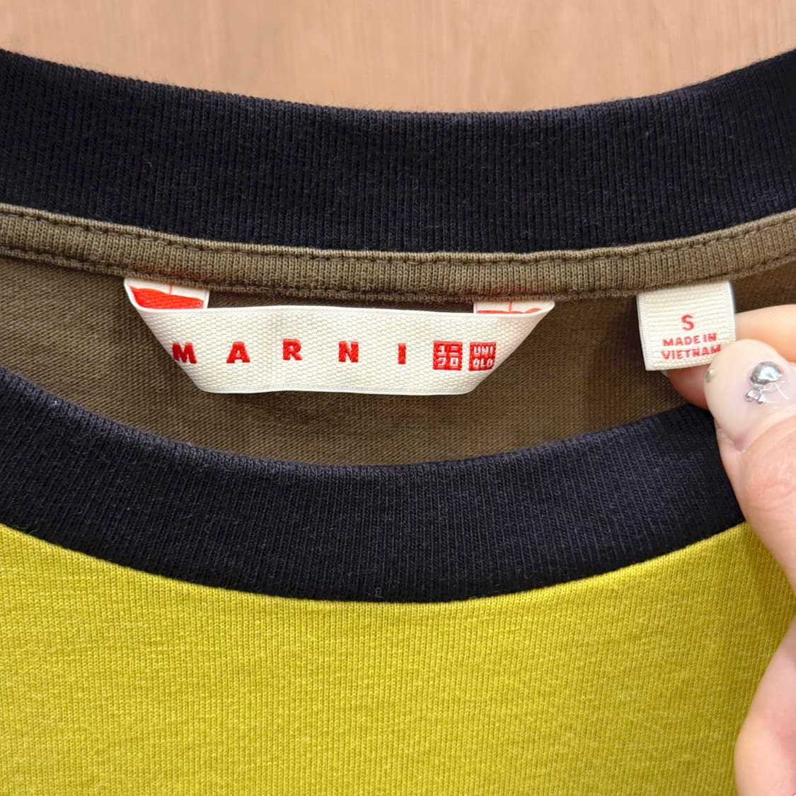 마르니 유니클로 배색 컬러블록 라운드넥 반팔 티셔츠 옐로우 카키 상품이미지7