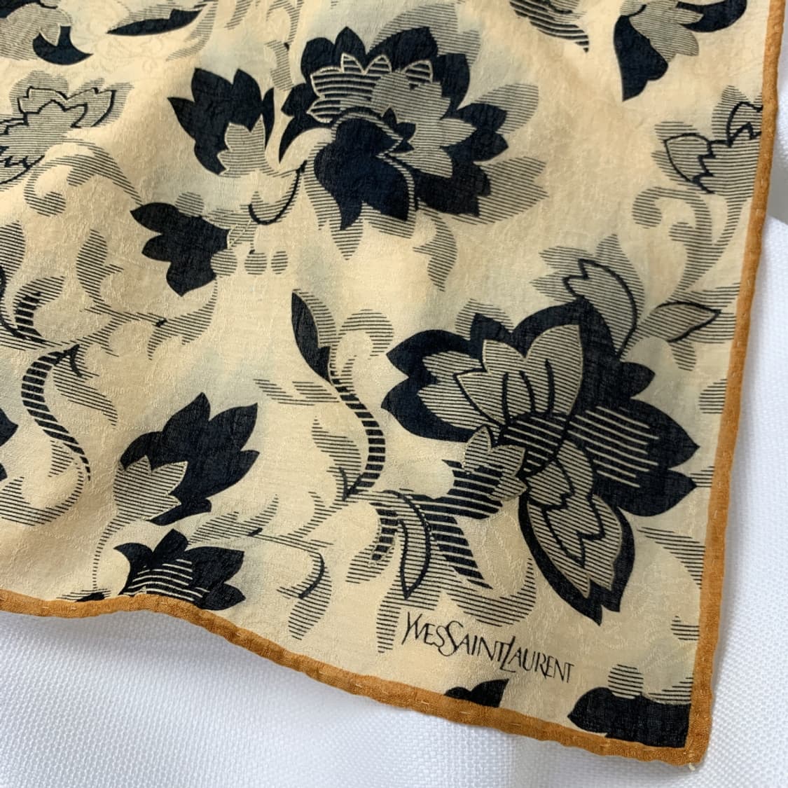 [정품] YSL 입생로랑 플라워패턴 빈티지 쁘띠스카프 손수건 상품이미지2