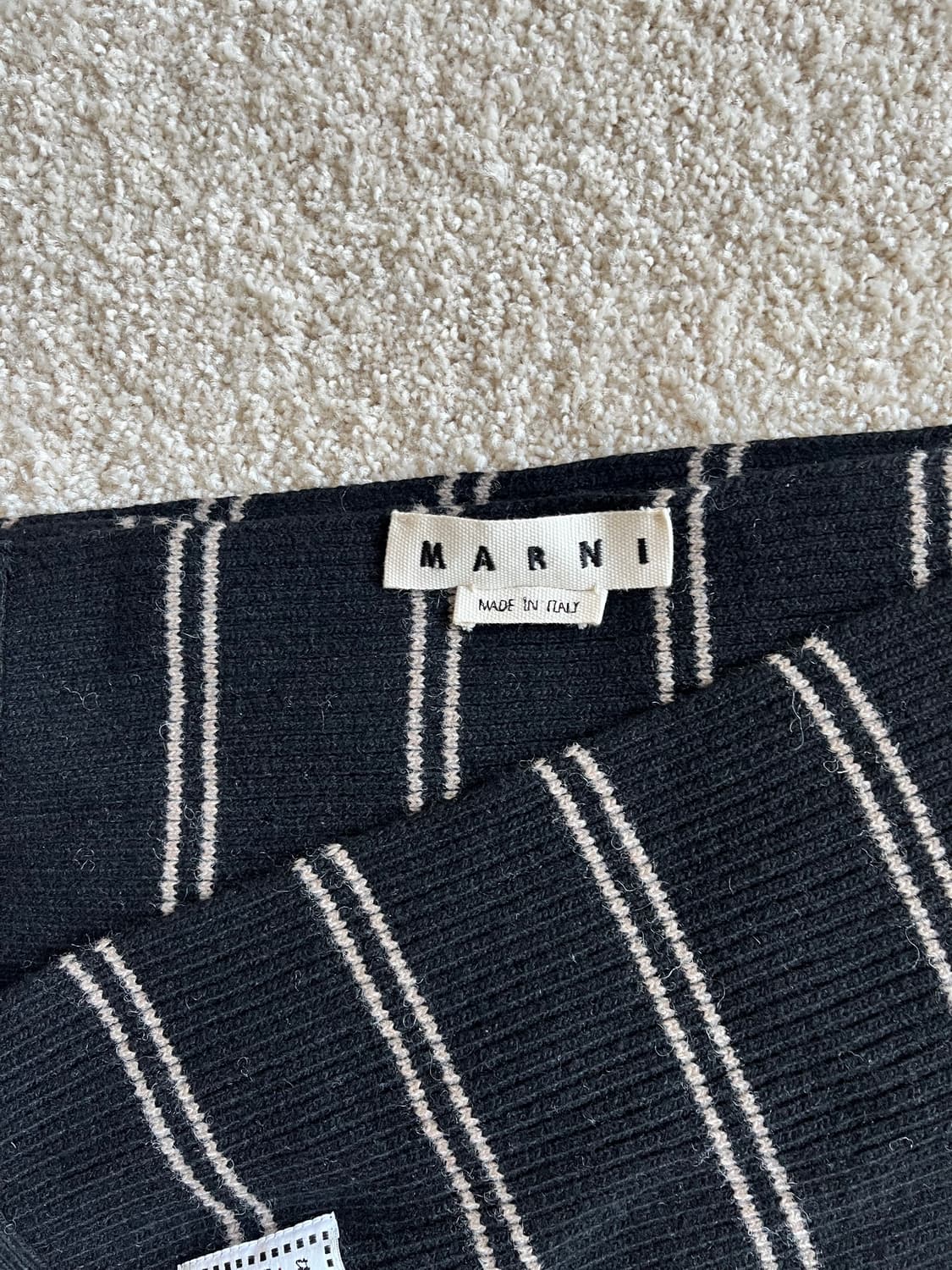 마르니 이태리 블랙 스트라이프 머플러 상품이미지4