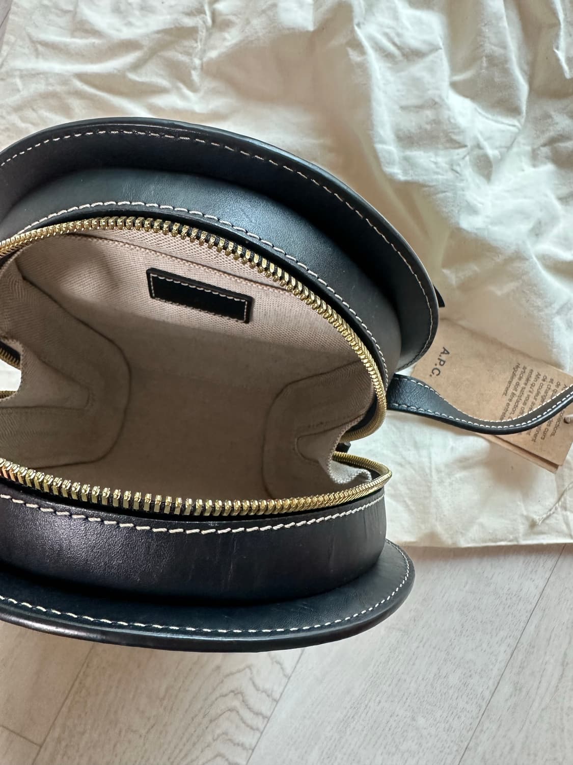 아페쎄 마일라 스몰백 블랙 상품이미지3