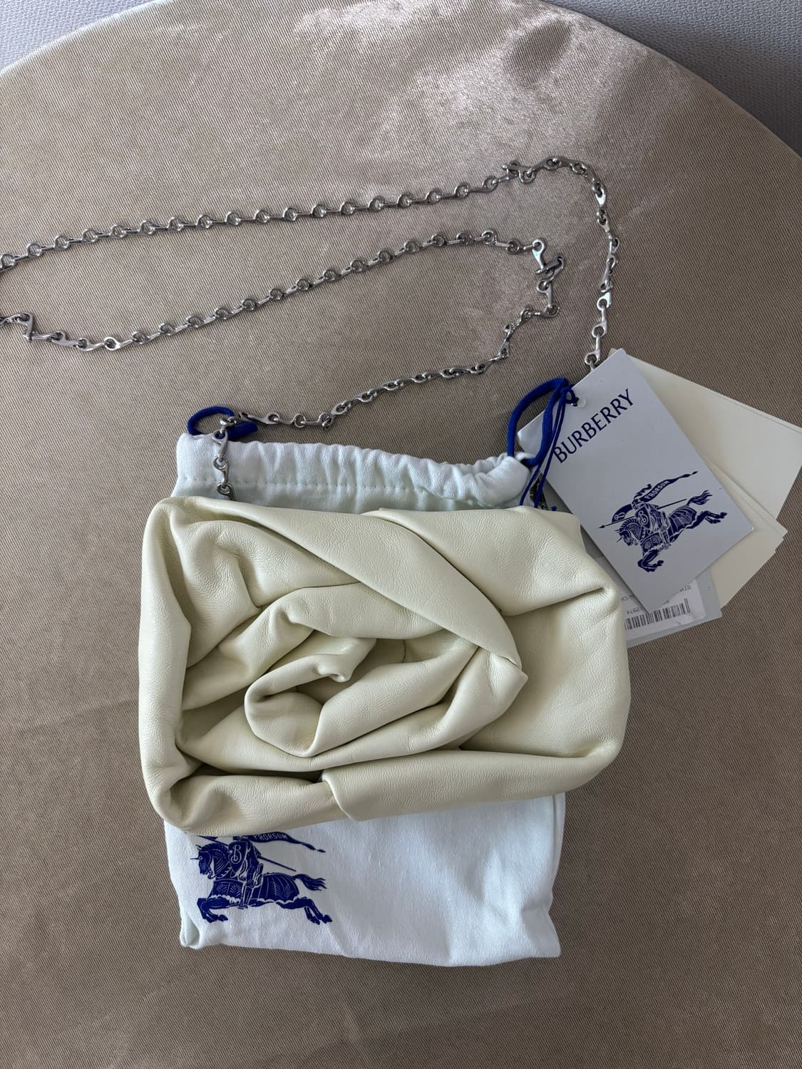 (새상품)버버리 로즈 레더 체인 크로스백 상품이미지1