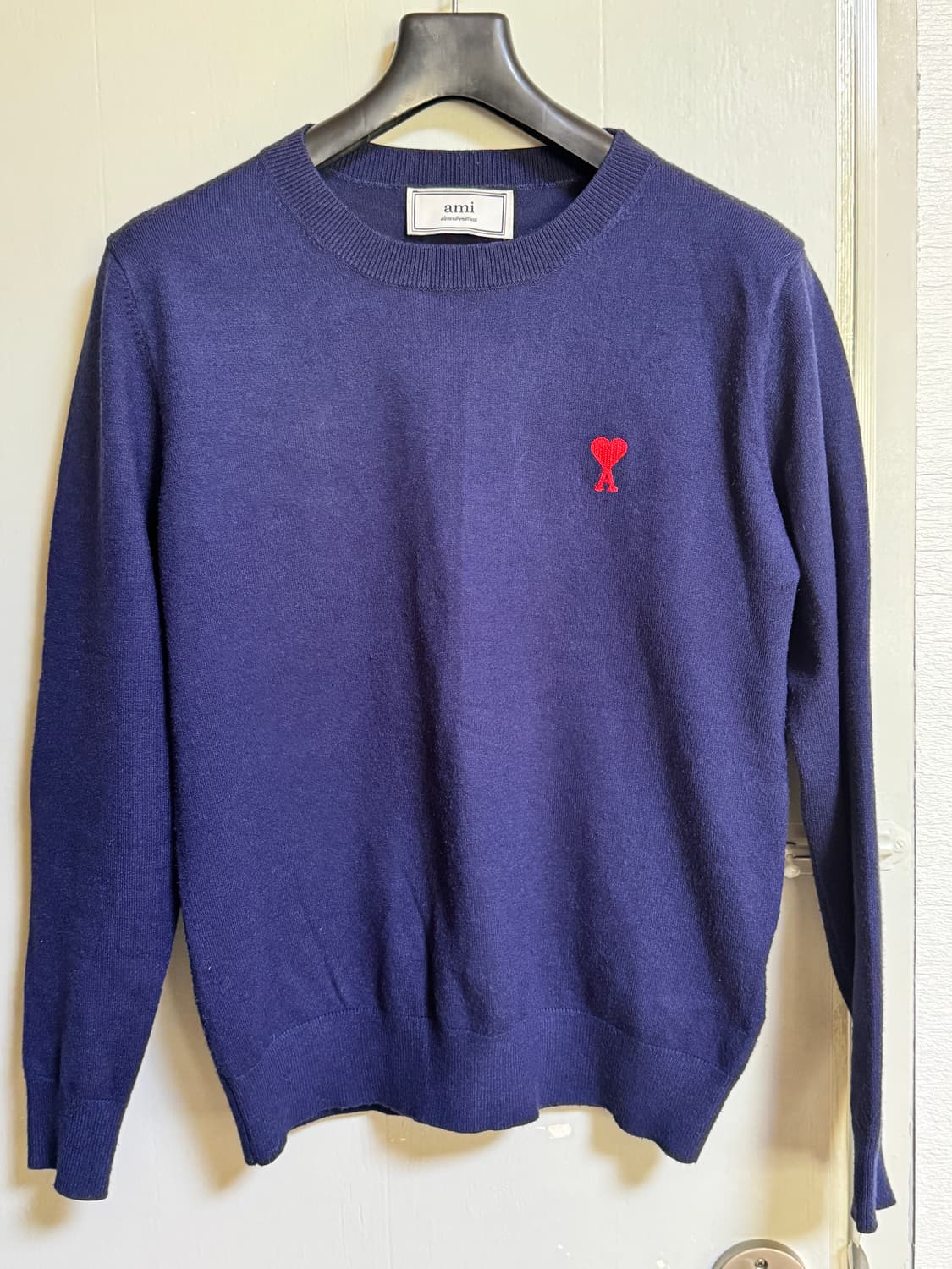 아미 네이비 하트 로고 스웨터 상품이미지2