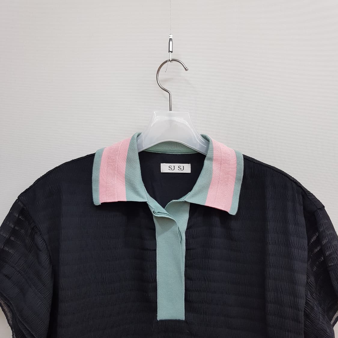 한섬 SJSJ 시스루 텍스처 배색 카라 반팔 블라우스 XS사이즈 상품이미지2