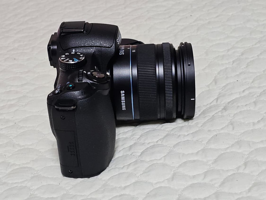 삼성 NX5 카메라와 18-55mm 렌즈 상품이미지8