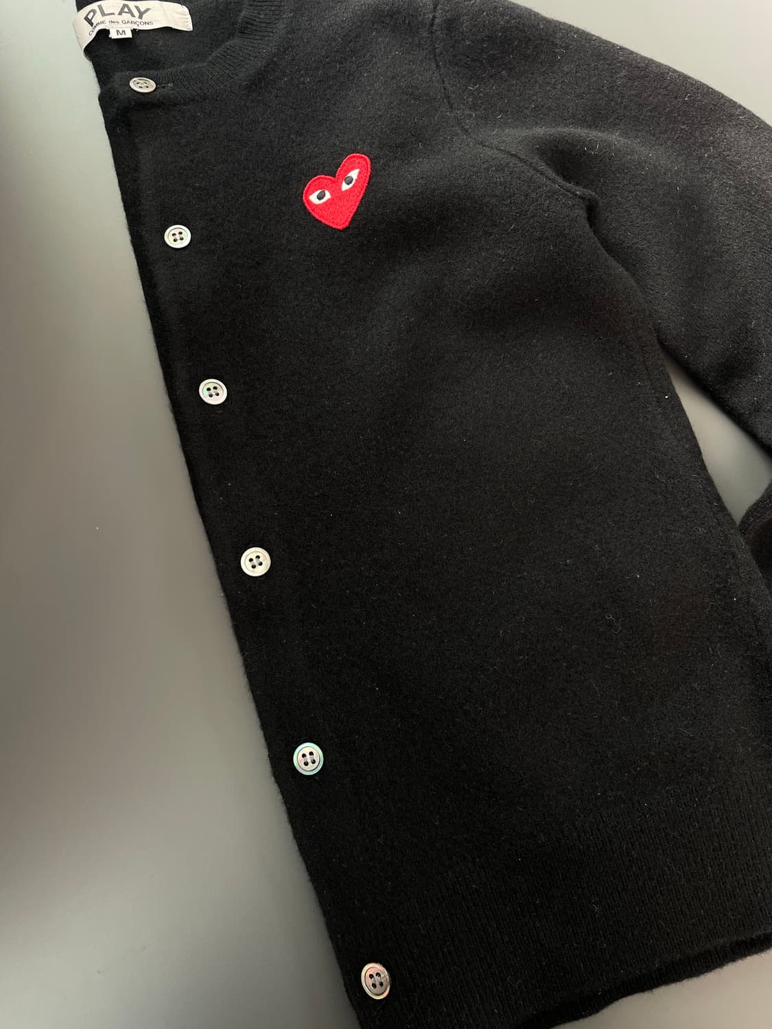 [M] 꼼데가르송 레드와펜 여성 울 가디건 상품이미지6