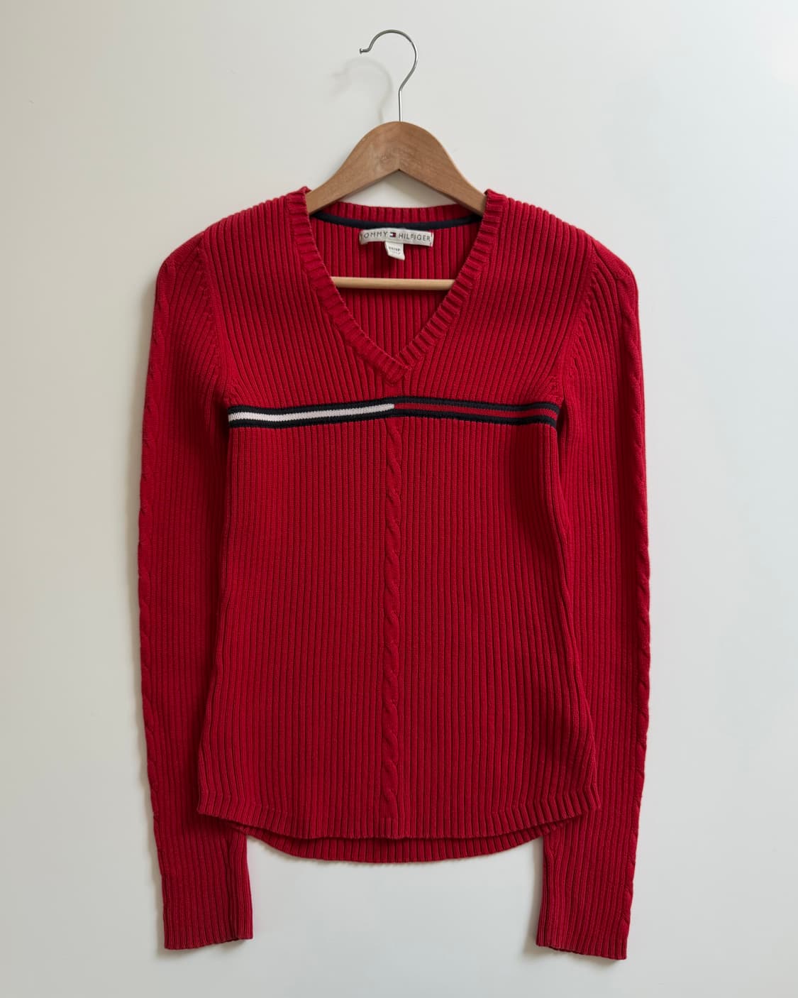 타미힐피거 플래그로고 레드컬러 골지 브이넥 니트 상품이미지4