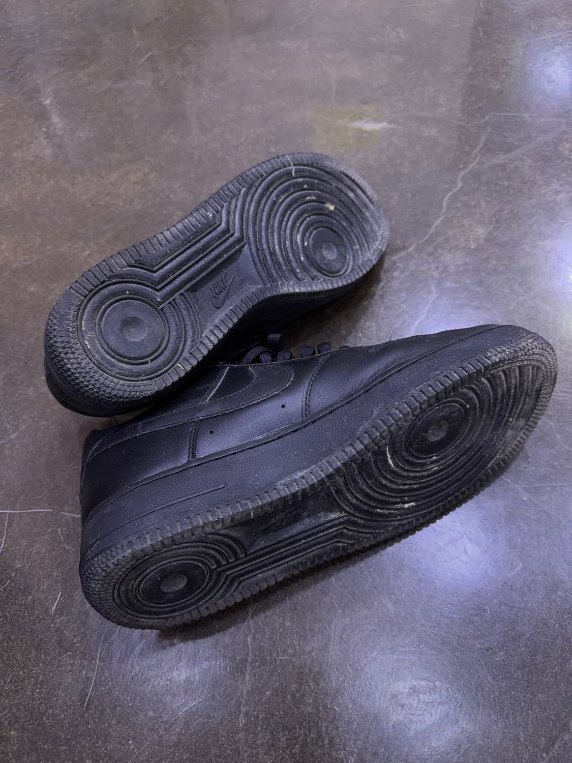 나이키 에어포스 1 07 트리플블랙 로우 265 상품이미지9