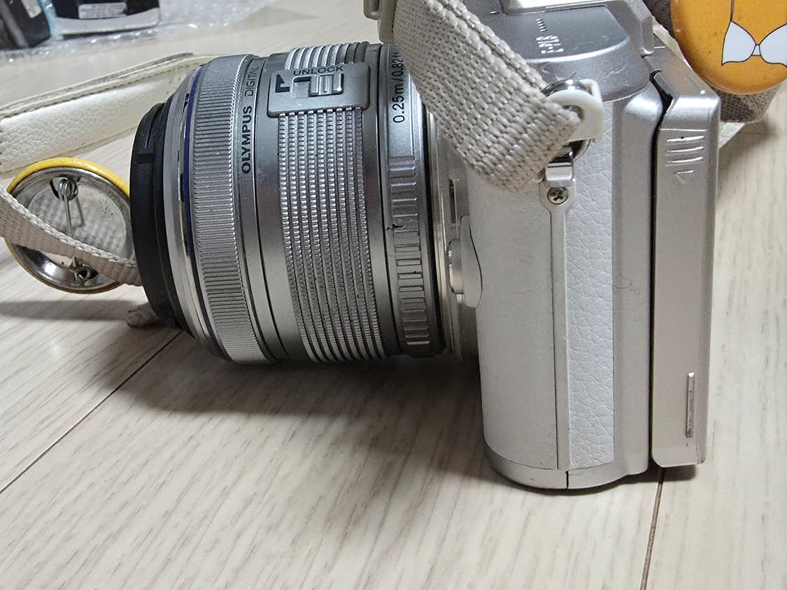 올림푸스 펜 E-PL8 미러리스 디지털카메라 상품이미지3