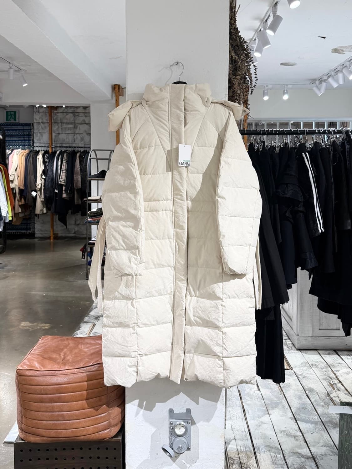 가니 아이보리 테크 시어서커 롱 푸퍼 코트  상품이미지1