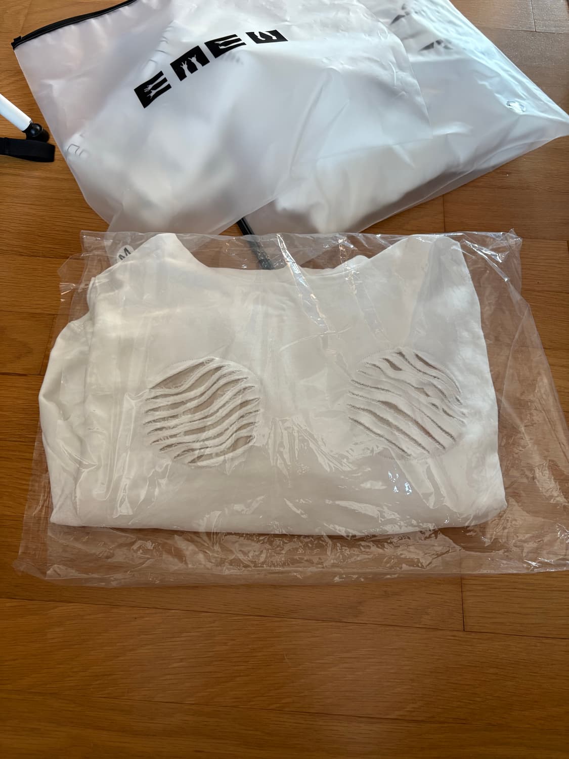 에투믹 EMEW 에투믹 특이한 후드티 새상품 상품이미지4