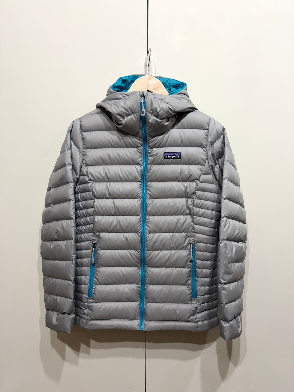 파타고니아 우먼즈 다운 스웨터 후디 자켓 상품이미지1