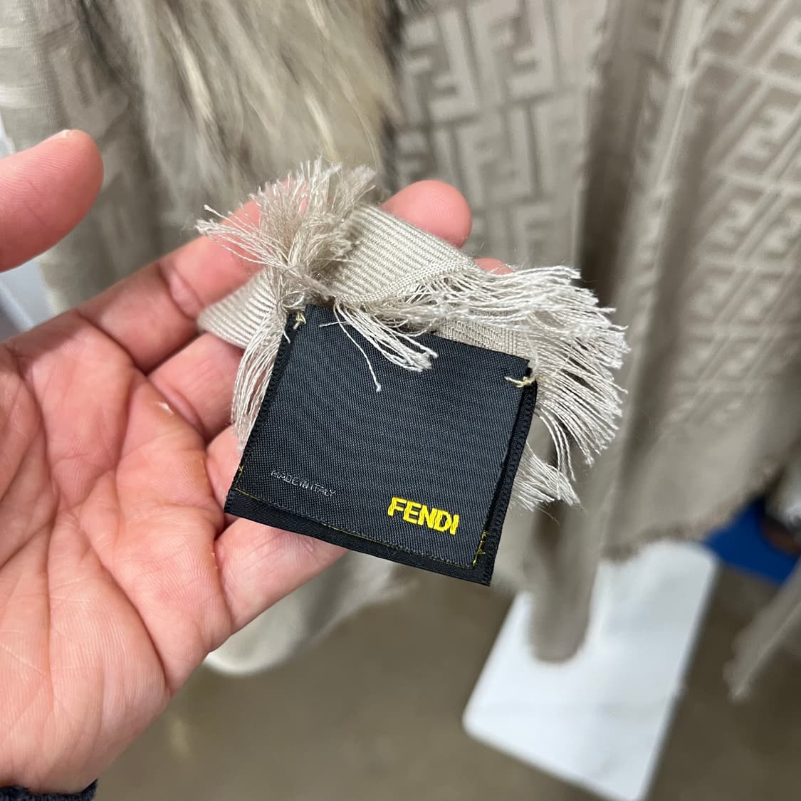 펜디 주카 실크 숄 판초 OS 상품이미지4