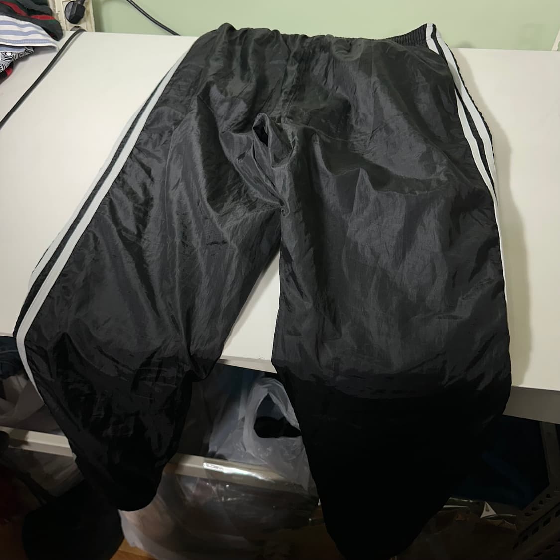 XL 아디다스 블랙 밑단스트링 멀티트레이닝 우븐 3S 바람막이팬츠  상품이미지8